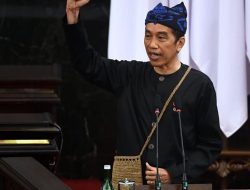 Jokowi Pakai Pakaian Adat di HUT RI, Fatia Maulidiyanti Sebut Gimik dan Pencitraan