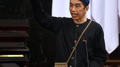 Jokowi Pakai Pakaian Adat di HUT RI, Fatia Maulidiyanti Sebut Gimik dan Pencitraan