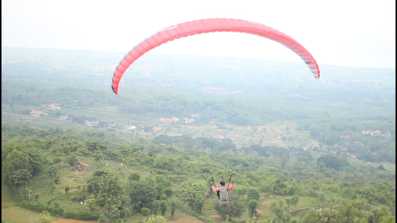 Menakjubkan, Pesona Paralayang Pertama di Madura;  Bukit Lanjari