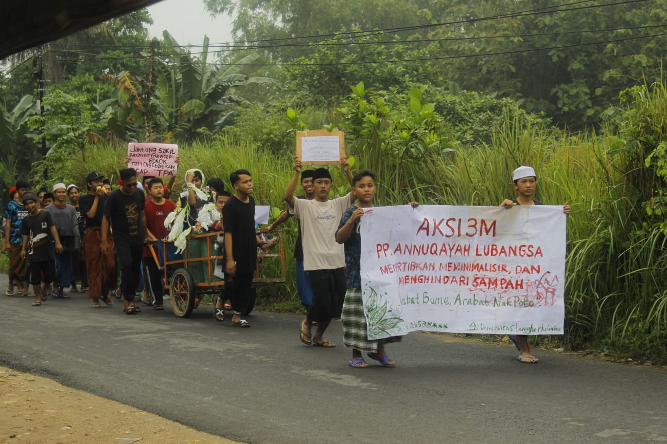 Peduli Lingkungan, Santri Annuqayah Lakukan Aksi Tolak Sampah Plastik