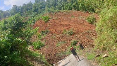 Tanah Longsor di Tegalrejo Gedangsari Akibatkan Akses Jalan 5 Padukuhan Terputus