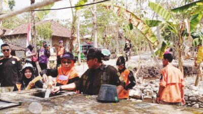 Sukoharjo Dilanda Kekeringan, Mas Dhedhy Bareng Tim BAGANA Dropping Air Bersih di Desa Tawang dan Desa Jatingarang