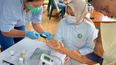 Rumah Sehat Rabu Biru Gelar Bakti Sosial Pemeriksaan Kesehatan Gratis di Jurang Jero