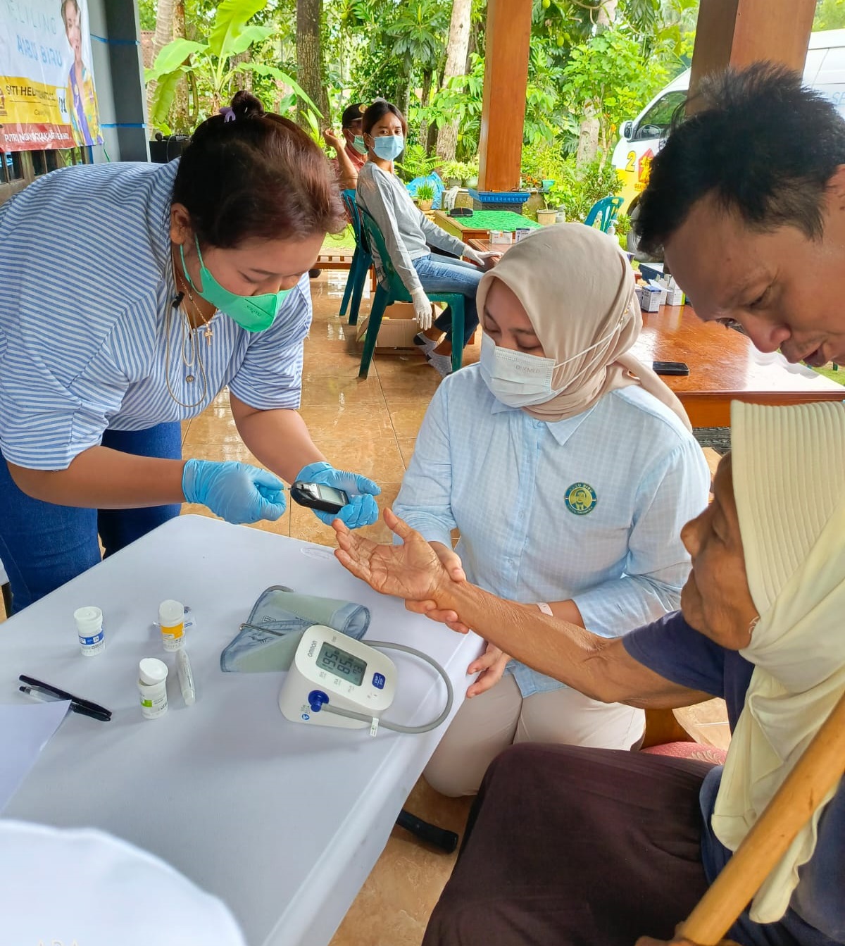 Rumah Sehat Rabu Biru Gelar Bakti Sosial Pemeriksaan Kesehatan Gratis di Jurang Jero