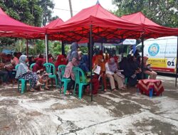 Warga Desa Triharjo Nimkati Program Pemeriksaan dan Konsultasi Kesehatan Gratis Rabu Biru Bersama Titiek Soeharto