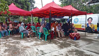 Warga Desa Triharjo Nimkati Program Pemeriksaan dan Konslutasi Kesehatan Gratis Rabu Biru Bersama Titiek Soeharto